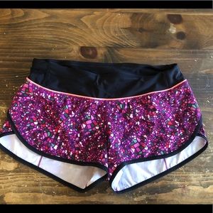 Like new lululemon speed up low rise short! Size 4, pink and fun color!